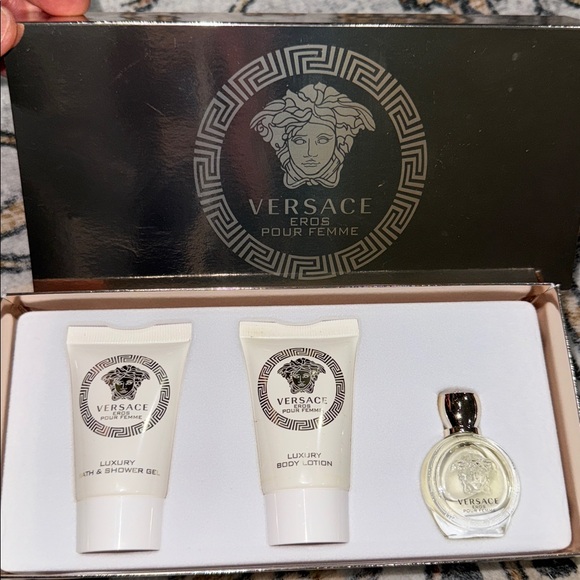 NWT SET  Versace Lux Perfume  Bath & Body Trio - White and Silver - Picture 1 of 9